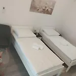 Misir In Downtown - Private Entrance And Private Bathroom Knin