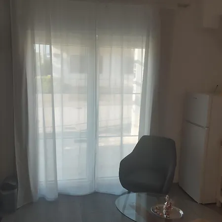 Misir In Downtown - Private Entrance And Private Bathroom Knin