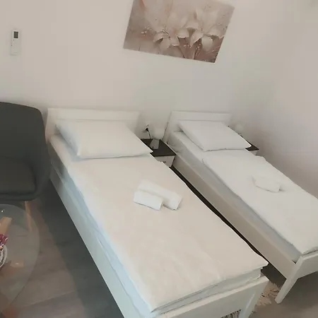 Misir In Downtown - Private Entrance And Private Bathroom Книн