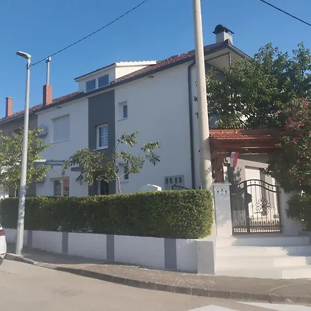 Appartamento Misir In Downtown - Private Entrance And Private Bathroom Knin