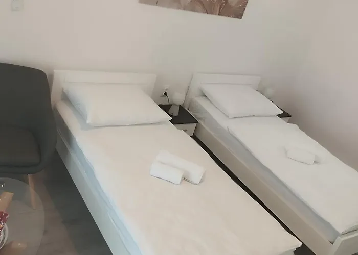 Misir In Downtown - Private Entrance And Private Bathroom Knin