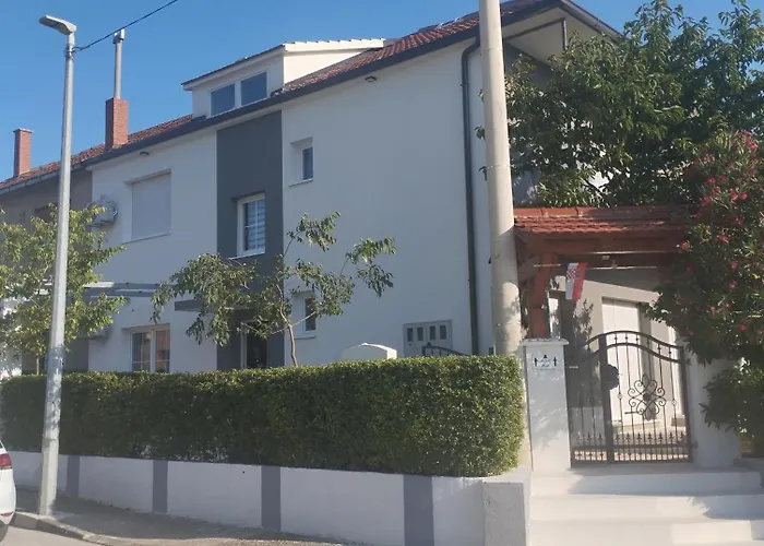 Apartman Misir In Downtown - Private Entrance And Private Bathroom Knin